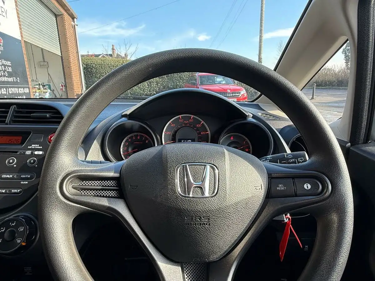 2013-honda-jazz-12-s-big-45
