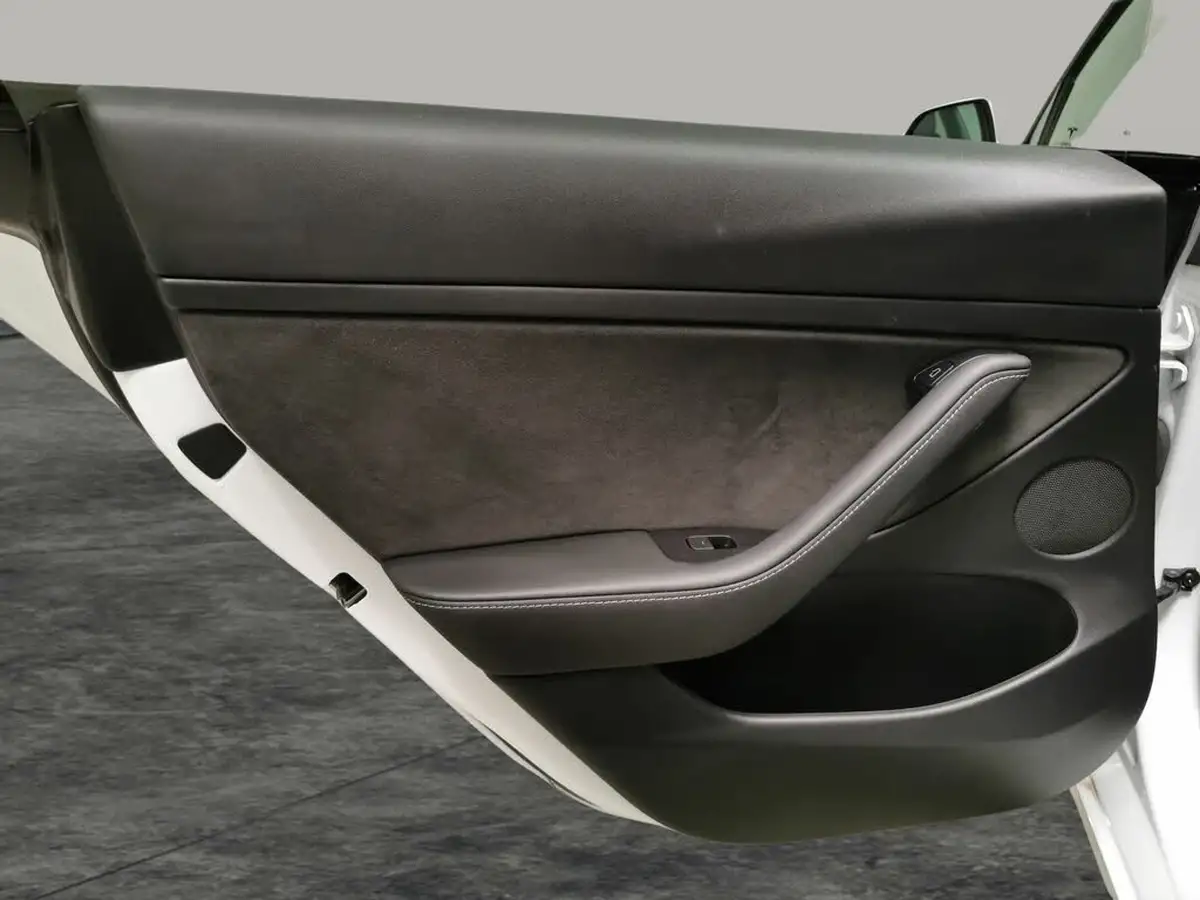 2021-tesla-model-3-e-long-range-awd-big-35