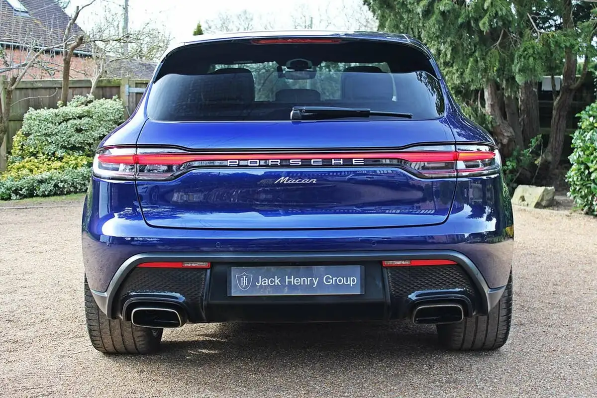 2022-porsche-macan-20-big-4