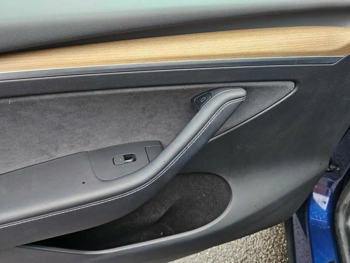 2022-tesla-model-y-e-long-range-big-20