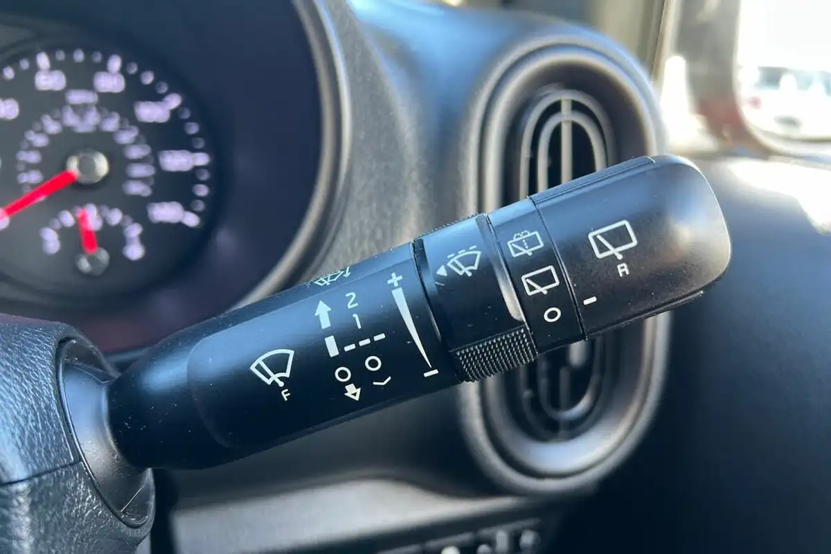 2020-kia-picanto-10-1-4-seats-big-23