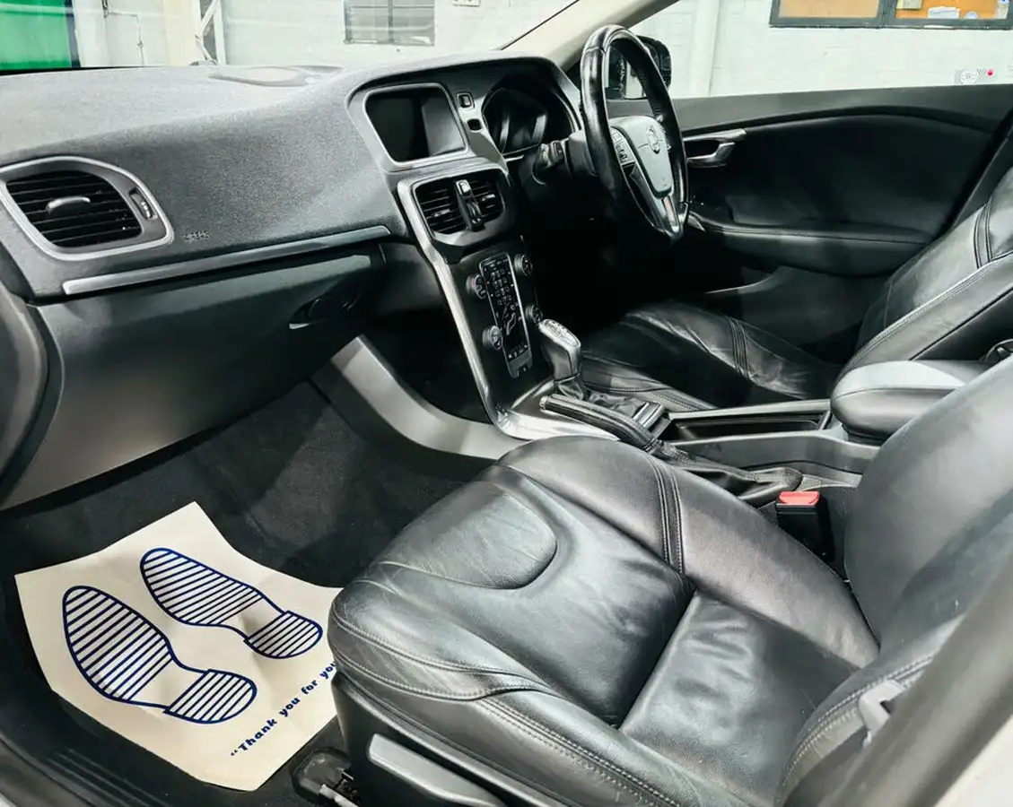 2012-volvo-v40-20td-d3-se-lux-geartronic-big-12