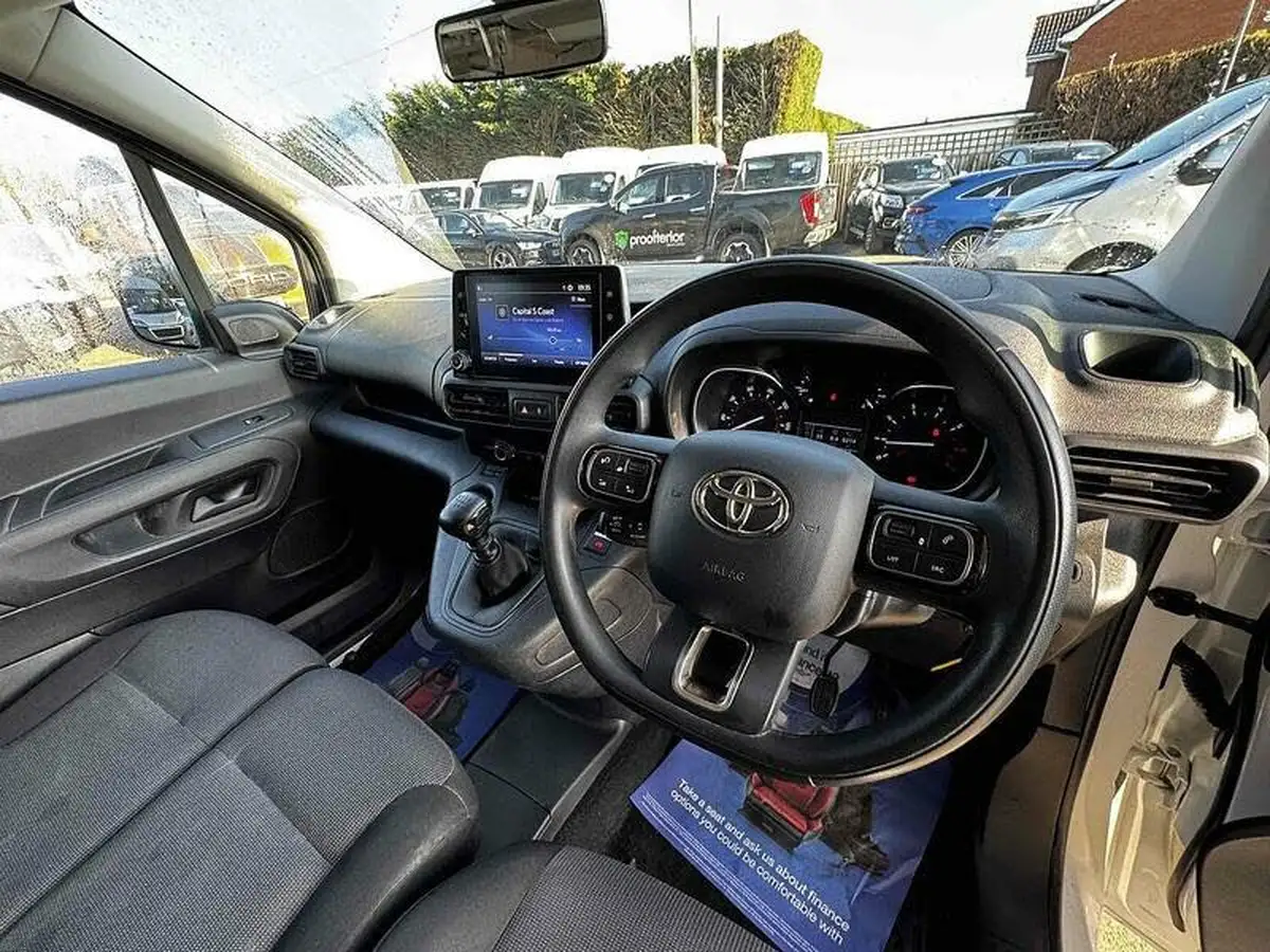 2022-toyota-proace-city-15d-icon-l2-big-45