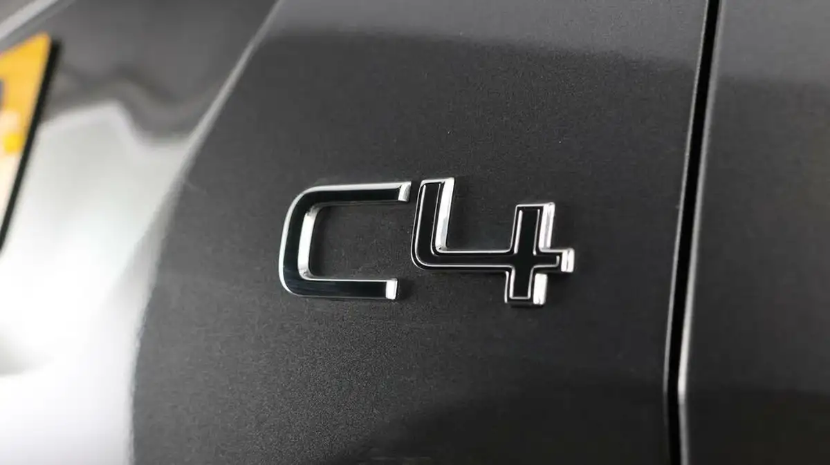 2023-citroen-c4-15bluehdi-shine-plus-big-19