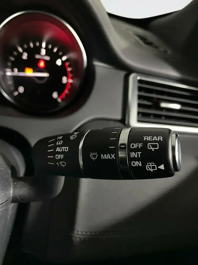 2019-land-rover-discovery-sport-20td4-landmark-big-19