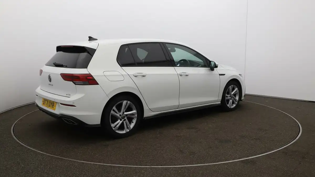 2021-volkswagen-golf-big-44