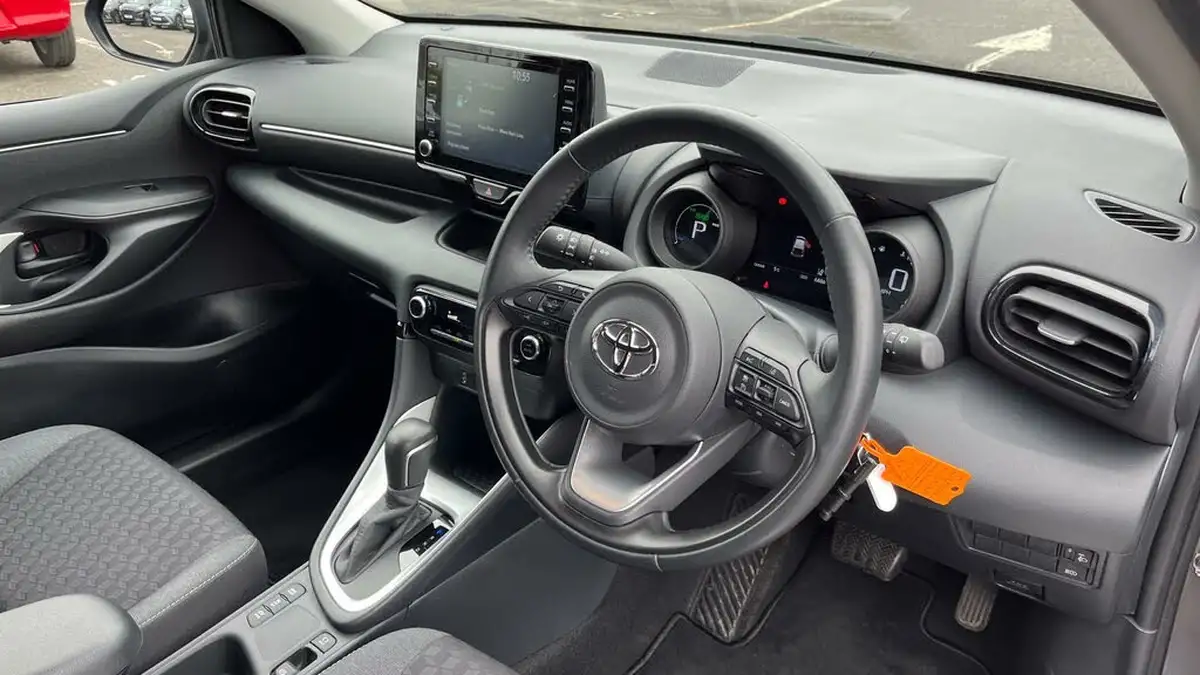 2023-toyota-yaris-15-vvt-i-design-big-20
