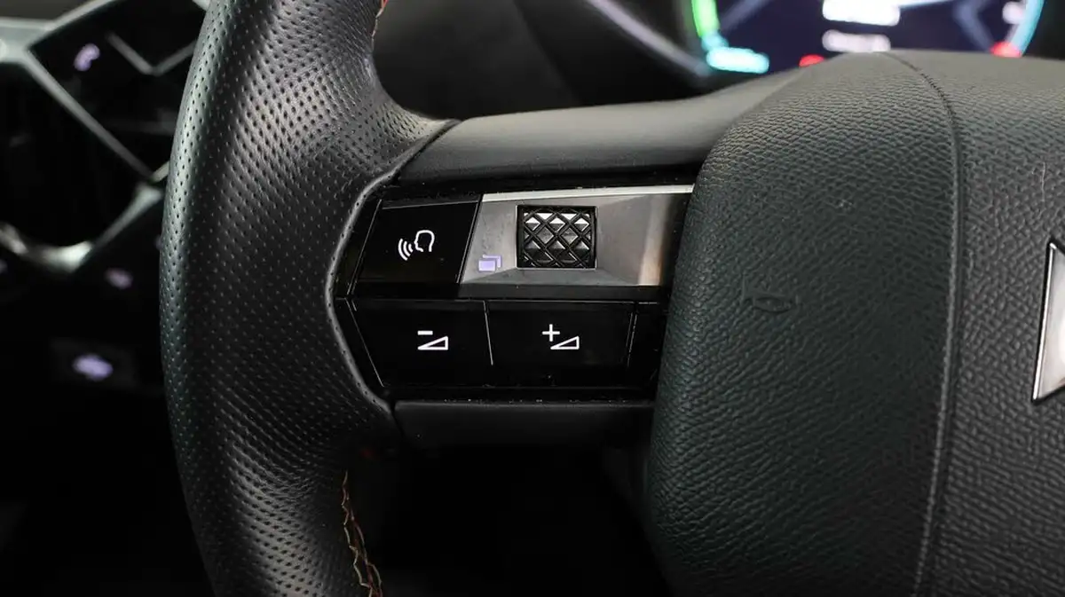 2021-ds-ds-3-crossback-e-tense-performance-line-big-22
