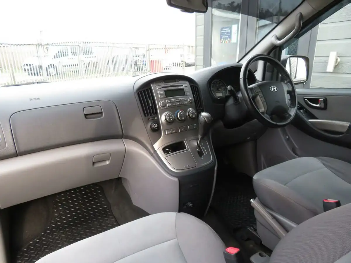 2012-hyundai-i800-25td-style-25crdi-170ps-auto-big-9