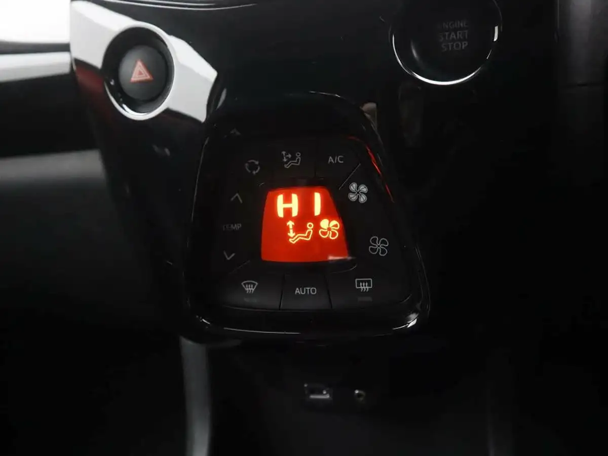 2020-toyota-aygo-10-vvt-i-x-clusiv-blackred-bi-tone-tss-x-shift-big-16