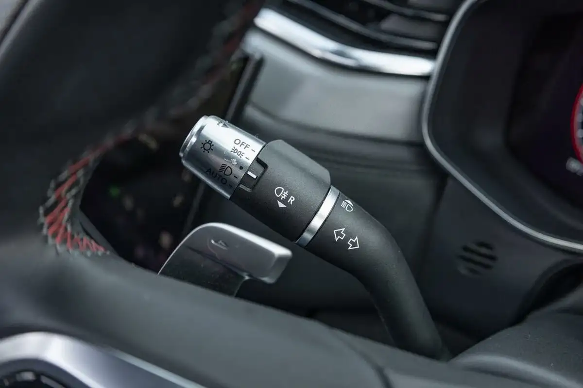 2021-jaguar-f-pace-50-v8-svr-big-30