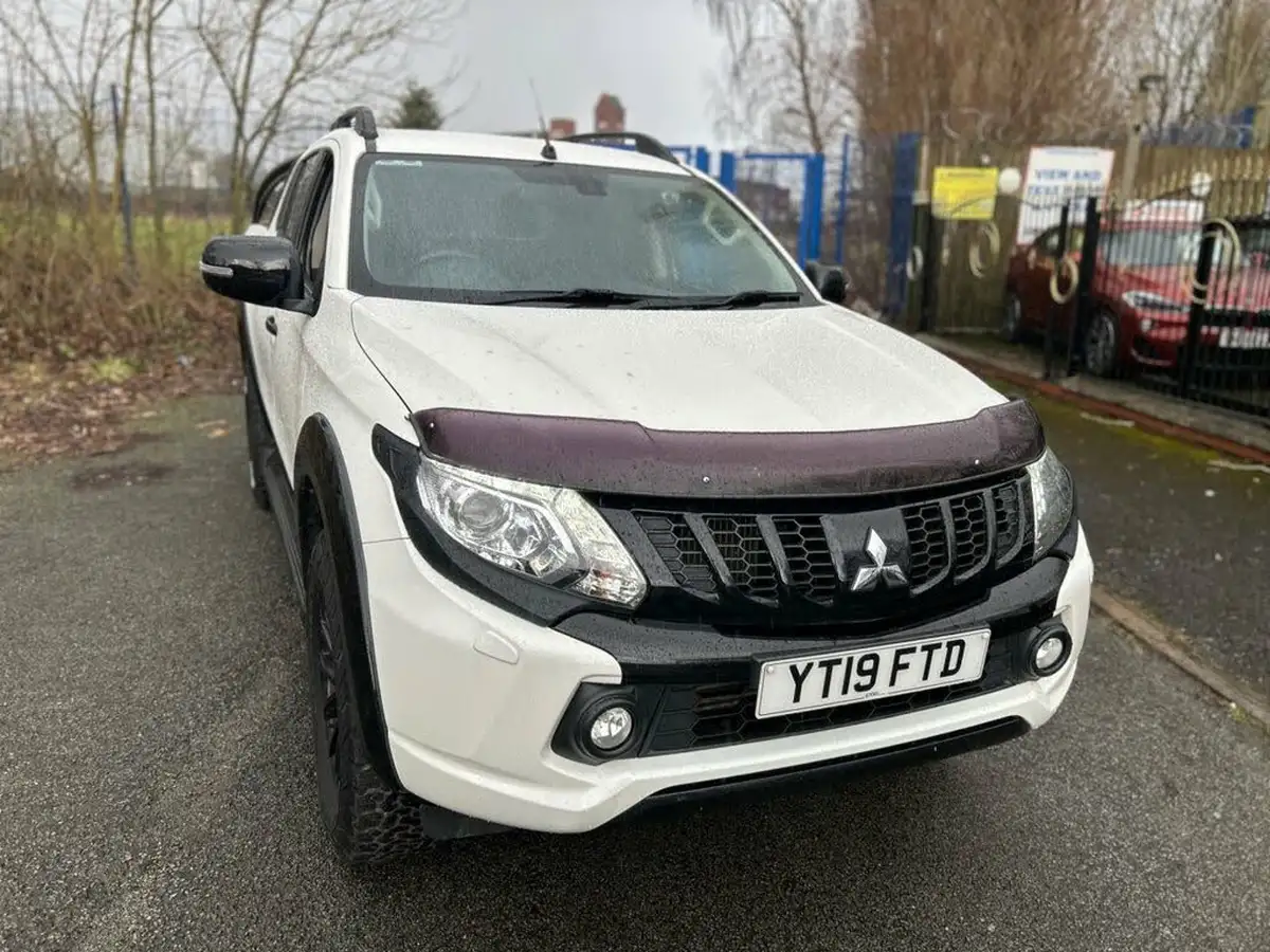 2019-mitsubishi-l200-24di-d-barbarian-black-hardtop-auto-big-28