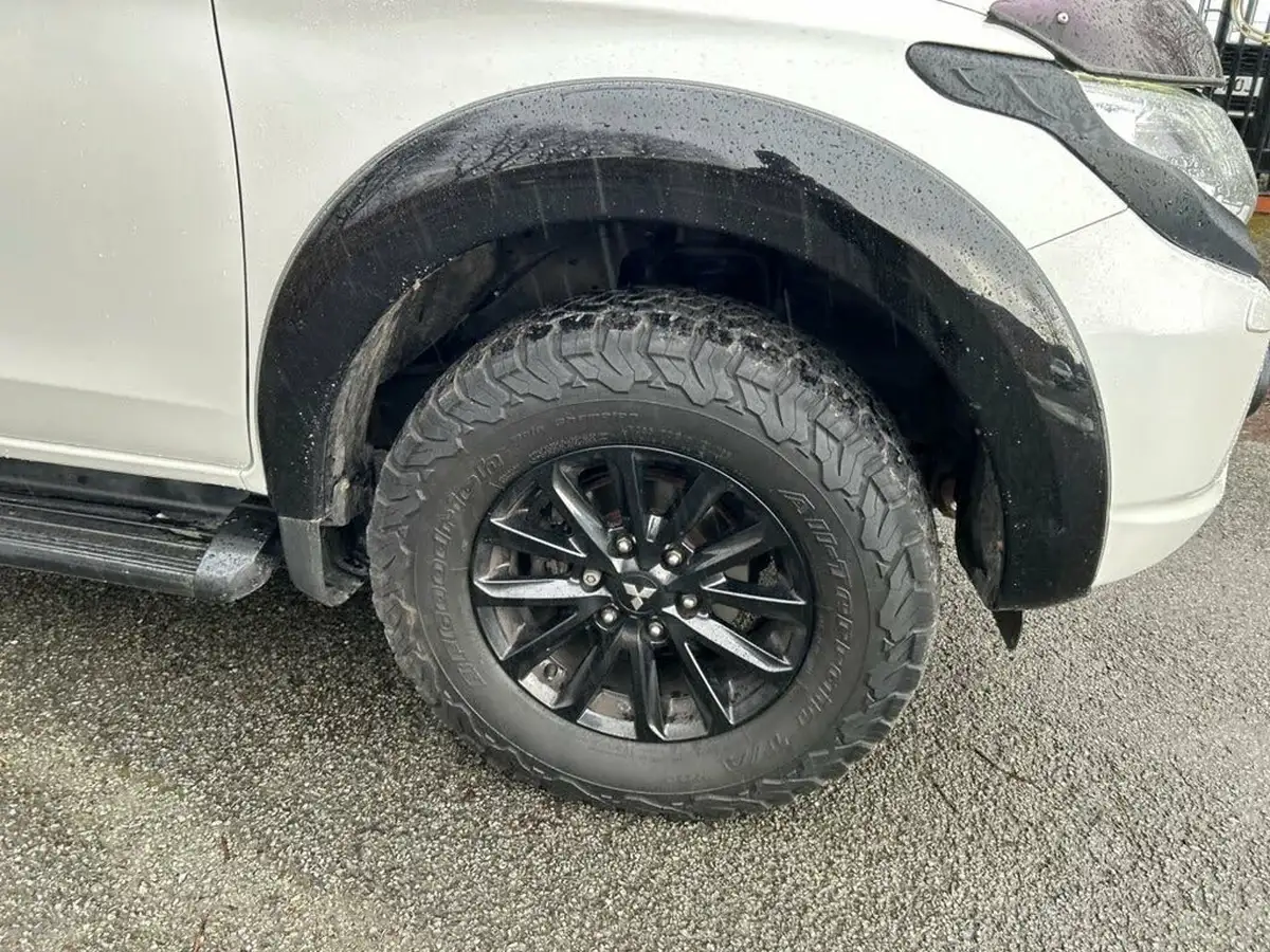 2019-mitsubishi-l200-24di-d-barbarian-black-hardtop-auto-big-24