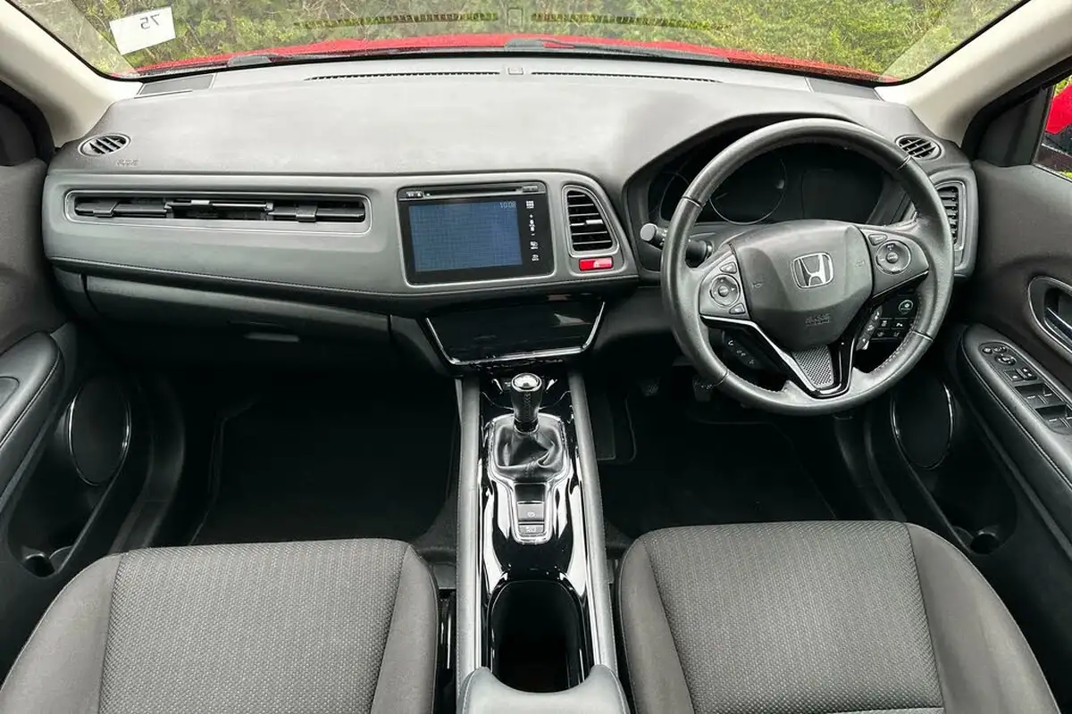 2018-honda-hr-v-15-i-vtec-se-big-4