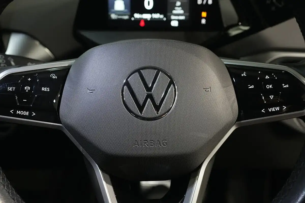 2021-volkswagen-id4-e-first-edition-big-30