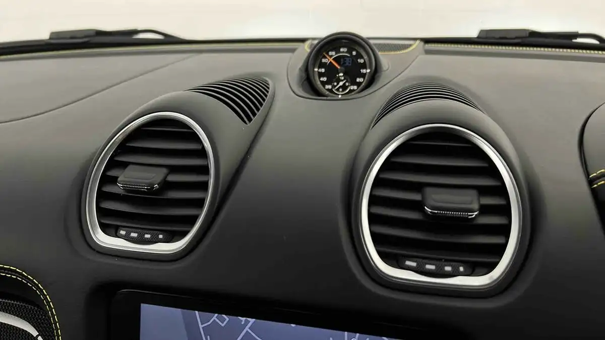 2020-porsche-cayman-718-40-cayman-gt4-big-36
