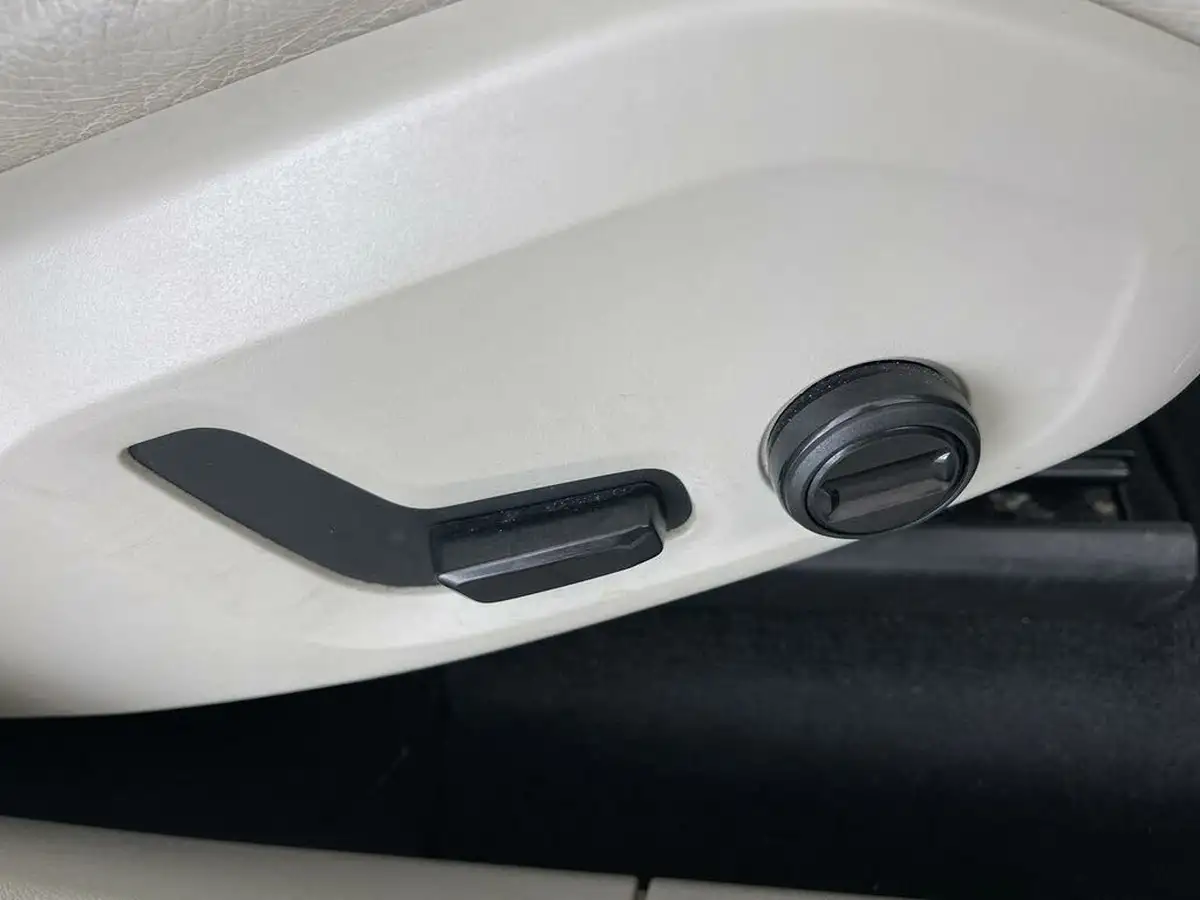 2020-volvo-xc60-20-b5-momentum-big-54