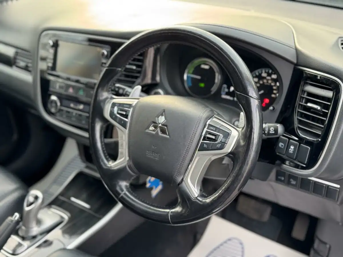 2016-mitsubishi-outlander-20-gx4h-phev-big-36