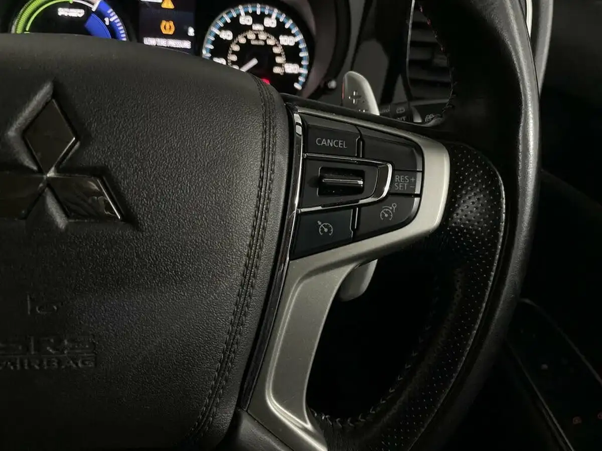 2020-mitsubishi-outlander-24-design-phev-big-20