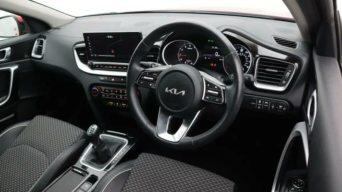 2023-kia-xceed-15-t-gdi-3-158bhp-big-9