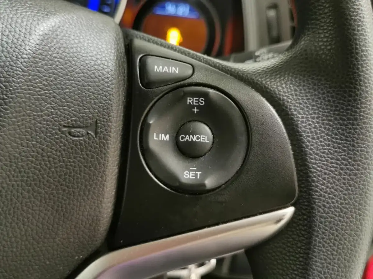 2019-honda-jazz-13-i-vtec-s-big-15