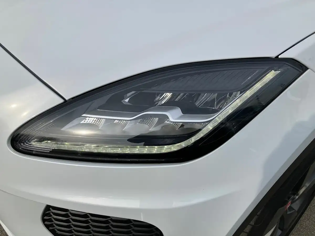2020-jaguar-e-pace-20-i4-chequered-flag-249ps-big-14