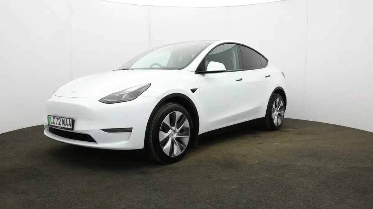 2022-tesla-model-y-e-long-range-big-2