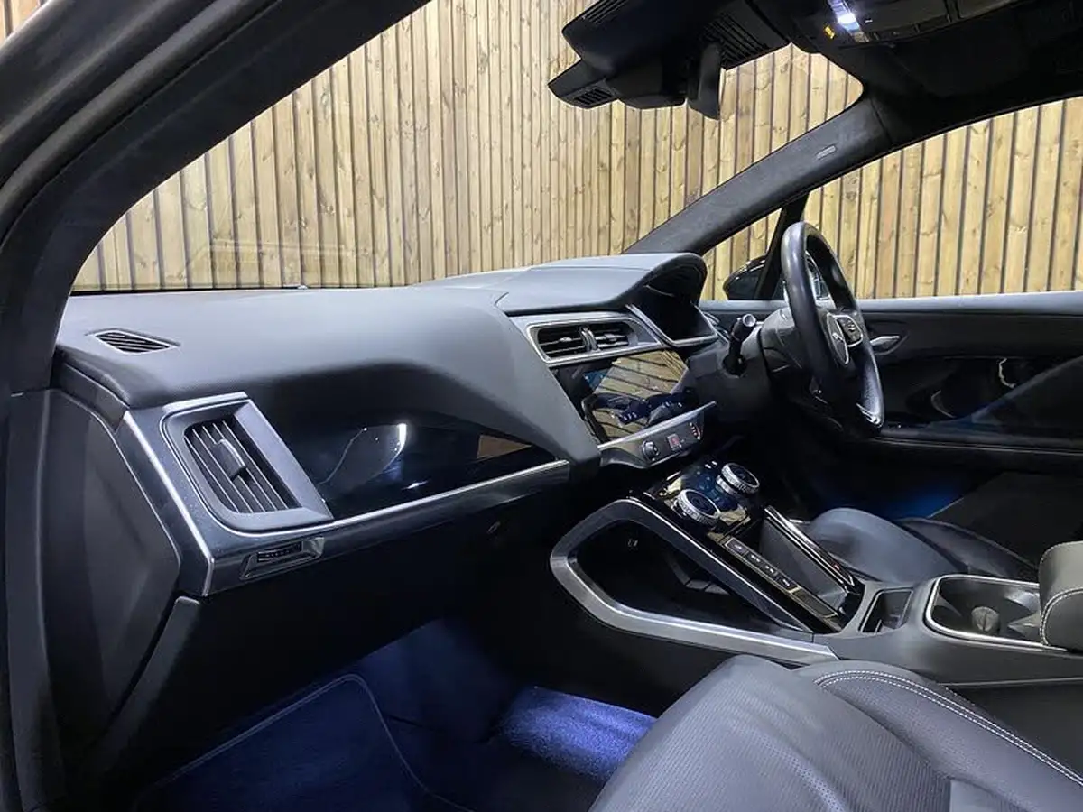 2022-jaguar-i-pace-ev400-hse-black-big-47