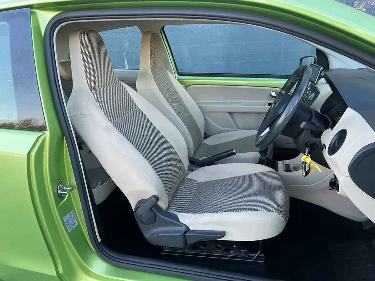 2014-skoda-citigo-10-elegance-75ps-greentech-3d-big-7