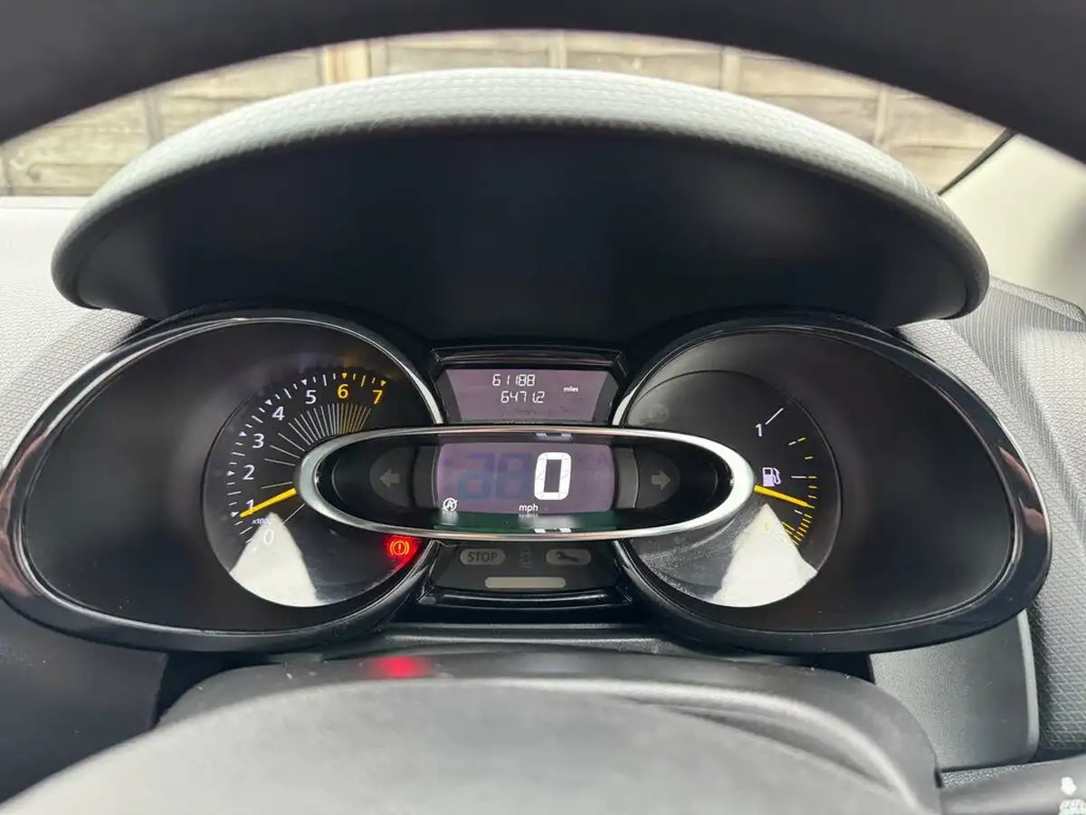 2016-renault-clio-09-tce-play-big-20