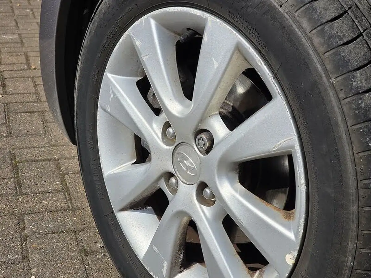 2014-hyundai-i20-14-active-100ps-auto-big-10