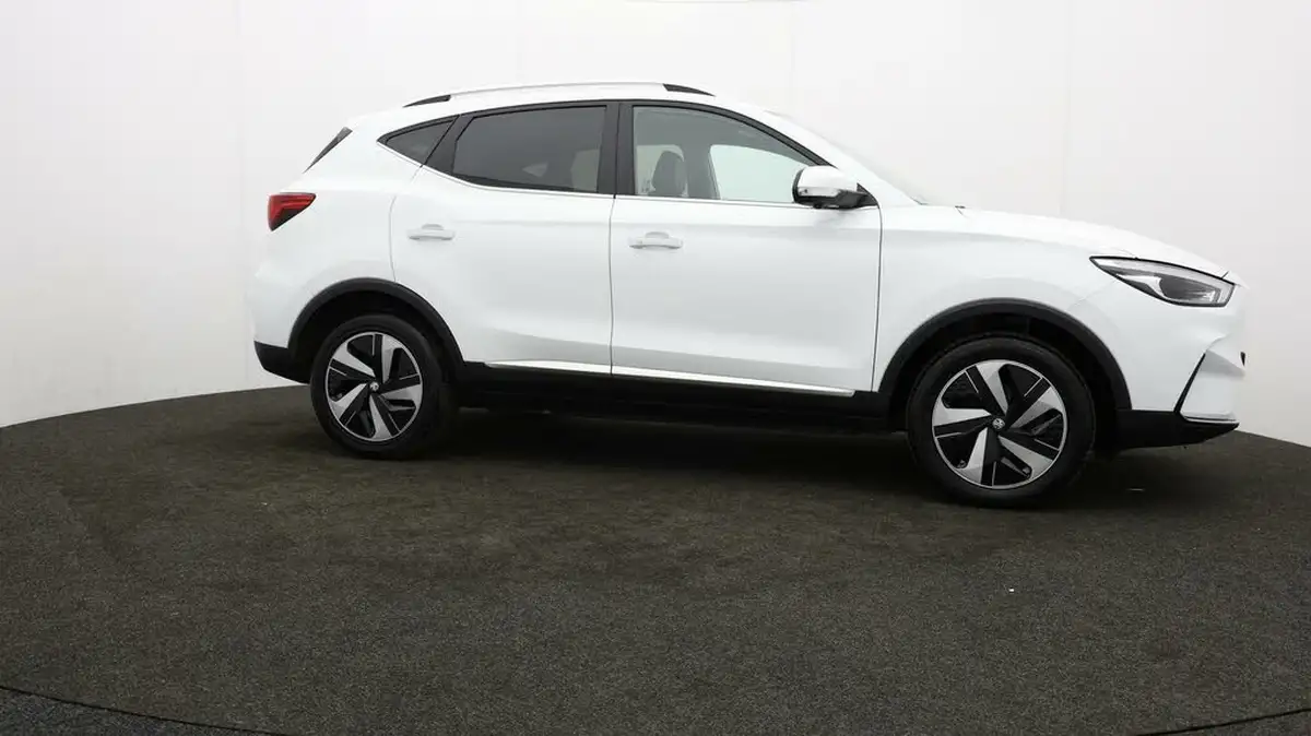 2023-mg-zs-suv-e-trophy-ev-156ps-long-range-big-33