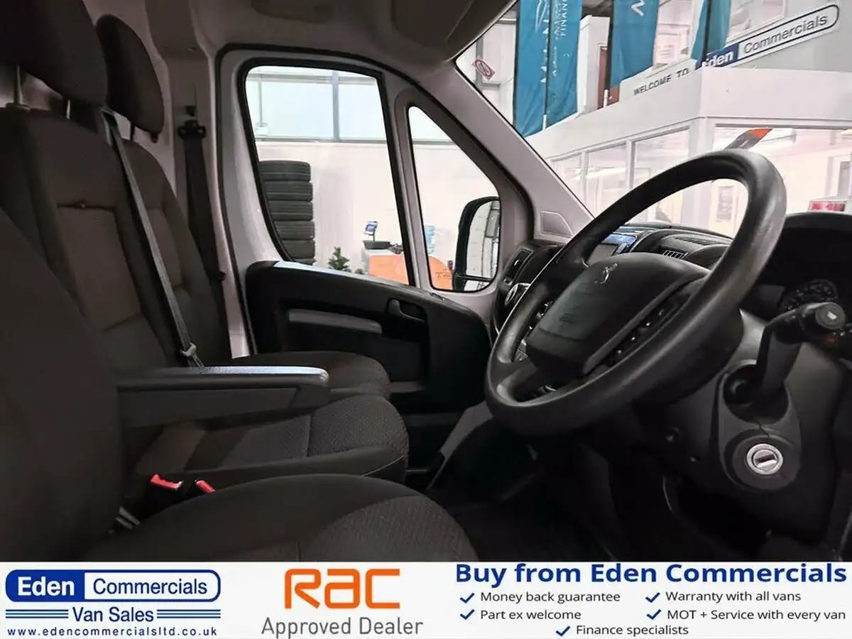 2022-peugeot-boxer-22-bluehdi-professional-335-l3-h2-panel-big-15