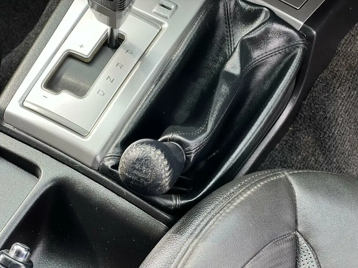 2014-mitsubishi-l200-25td-barbarian-auto-big-19