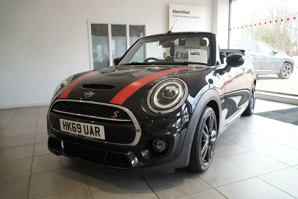 2019-mini-cooper-20-cooper-s-sport-189bhp-convertible-2d-big-4