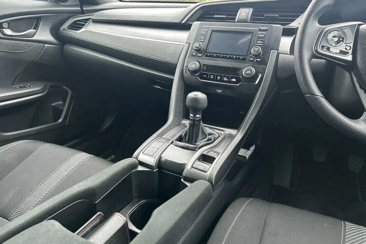 2018-honda-civic-10-vtec-turbo-se-126ps-hatchback-5d-big-13