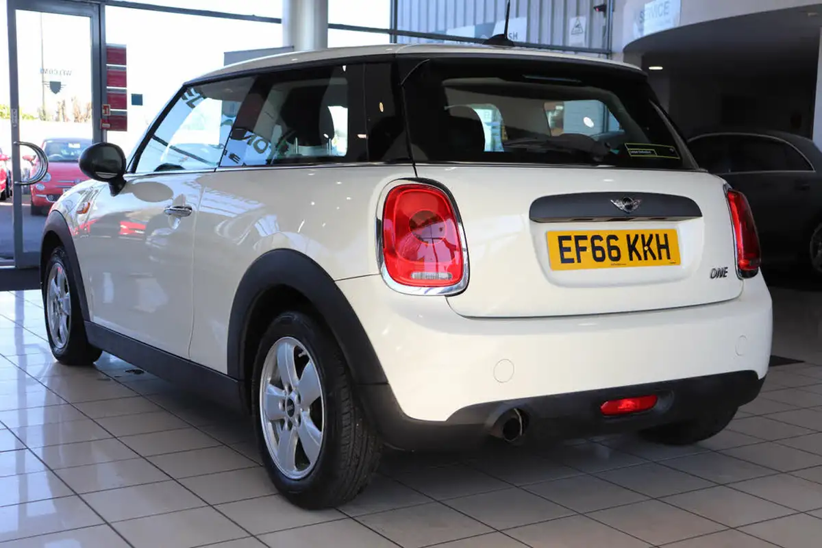 2017-mini-cooper-12-one-3d-big-5