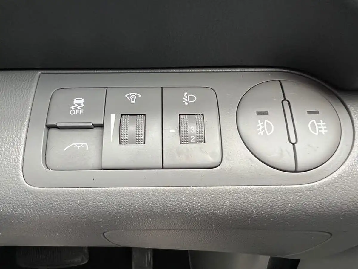 2018-hyundai-i800-25crdi-se-nav-170ps-auto-big-46