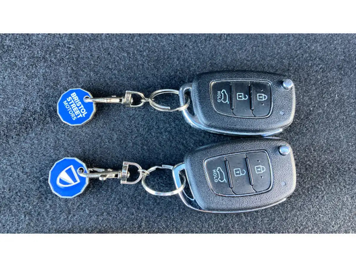 2022-hyundai-i10-12-premium-big-19