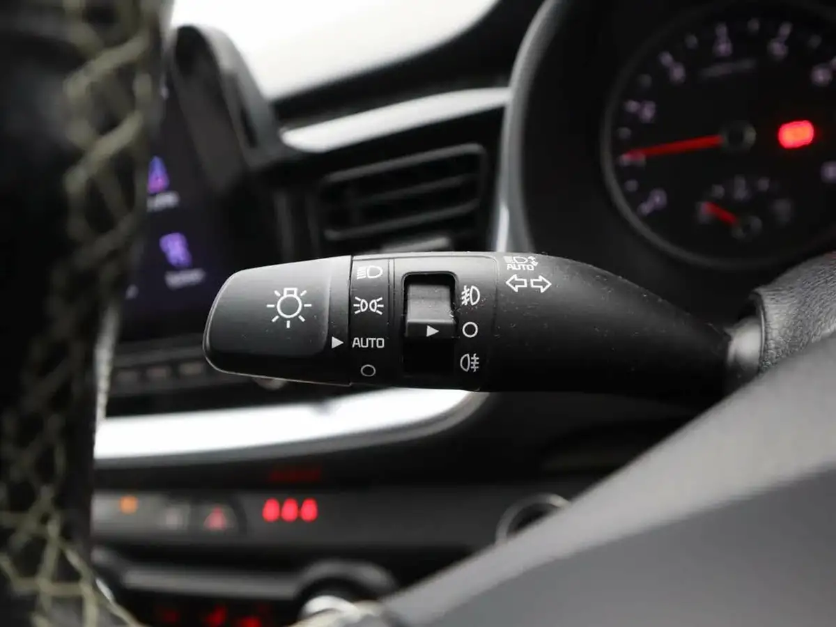 2021-kia-stonic-10-t-gdi-connect-big-33