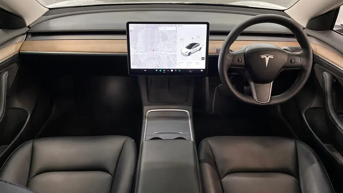 2021-tesla-model-3-e-long-range-awd-big-10