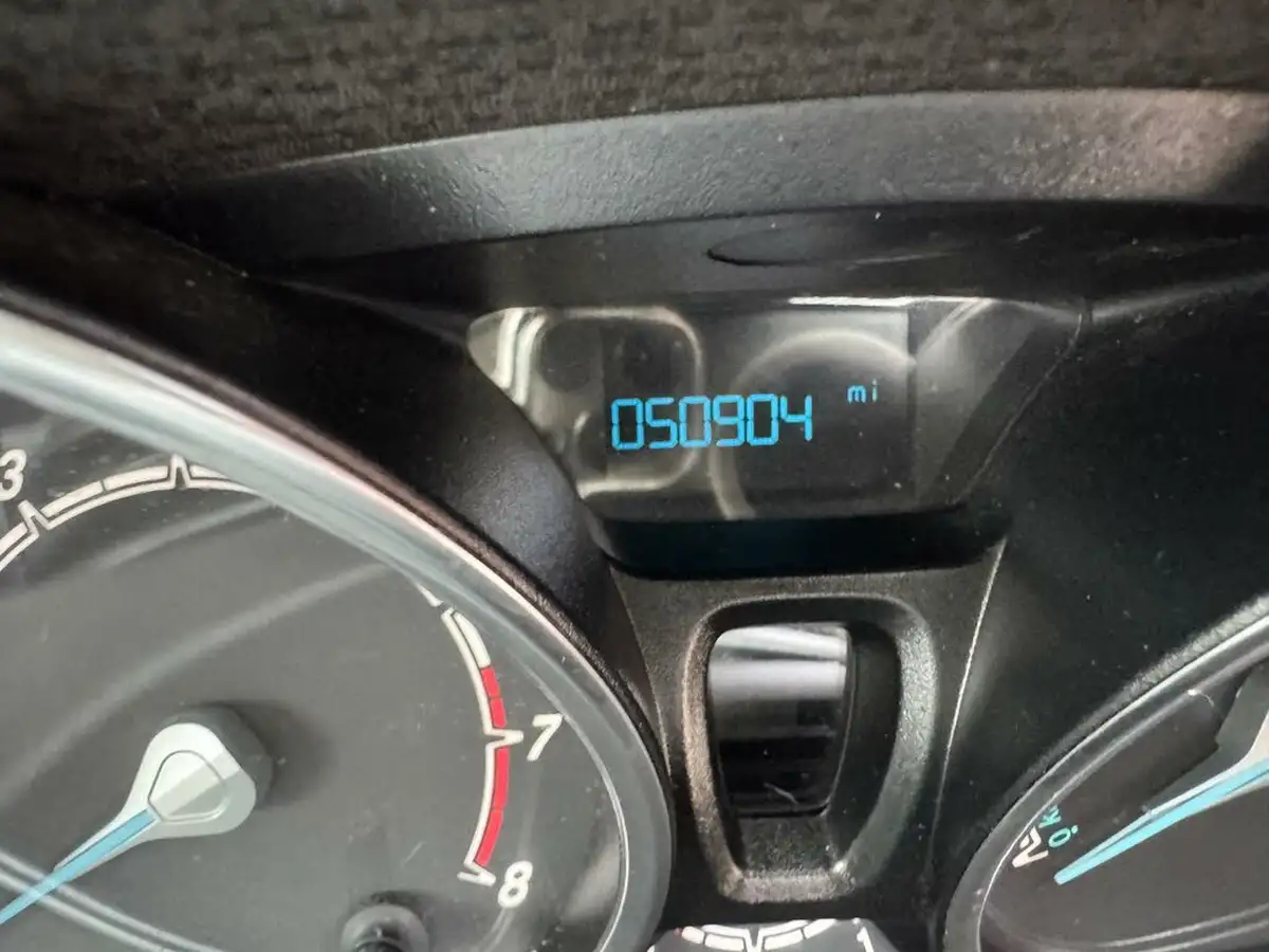2014-ford-fiesta-125-style-60ps-3d-big-33