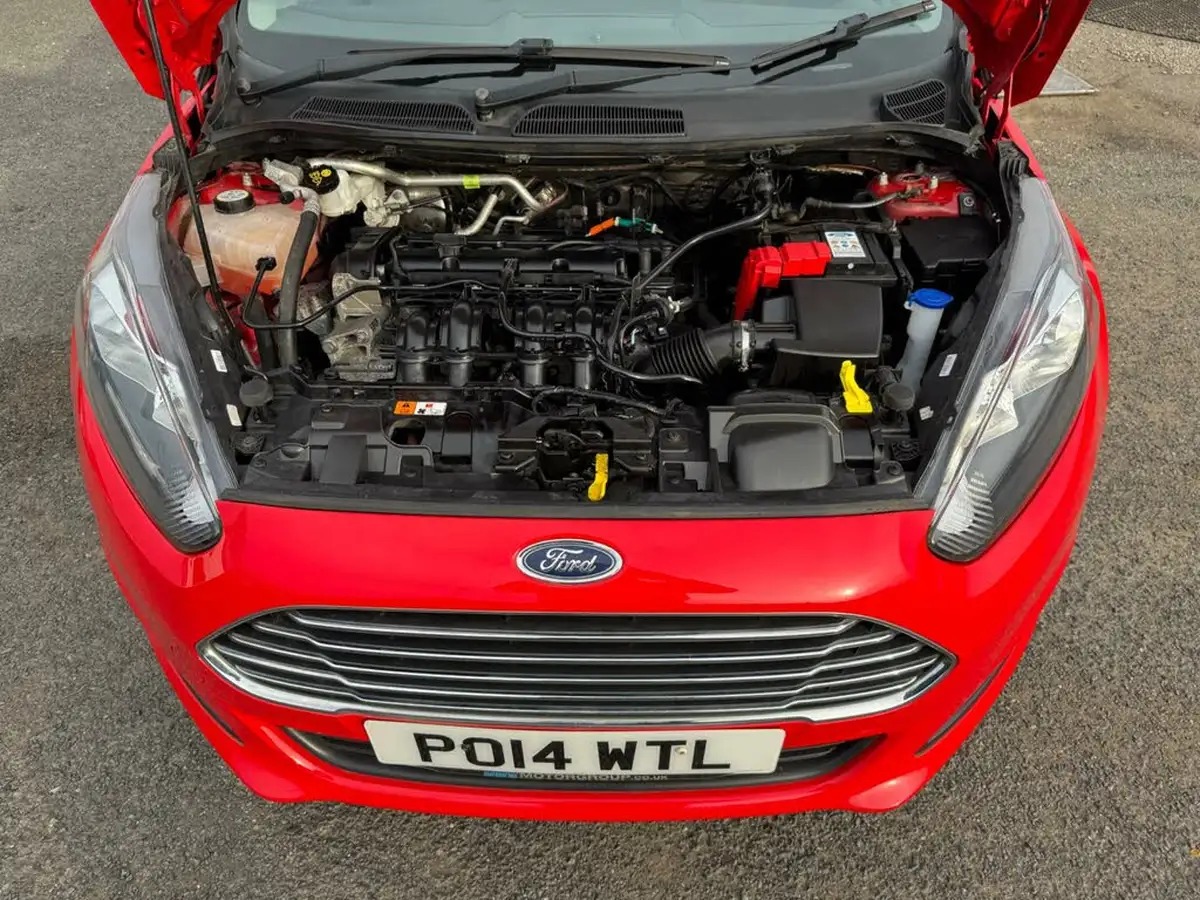 2014-ford-fiesta-125-style-60ps-3d-big-9