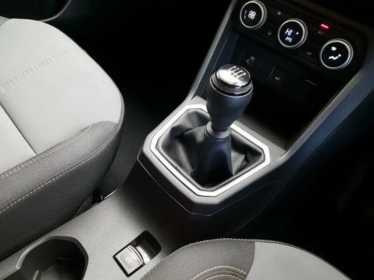 2024-dacia-sandero-stepway-10-tce-extreme-90bhp-big-17