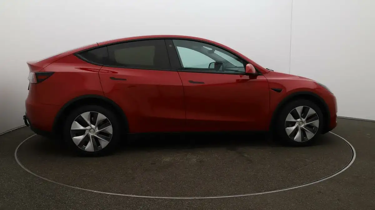 2022-tesla-model-y-e-long-range-big-42
