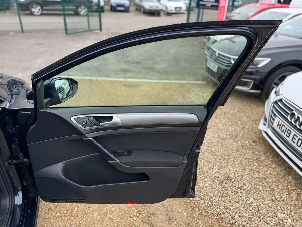 2015-volkswagen-golf-16tdi-match-105ps-bmt-ss-5d-dsg-big-22