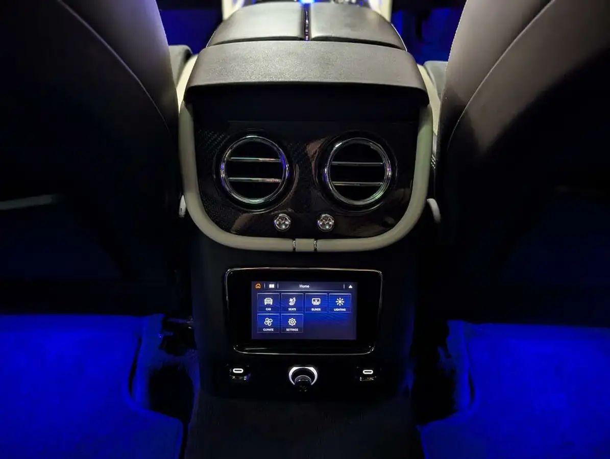 2022-bentley-bentayga-40-v8-big-24