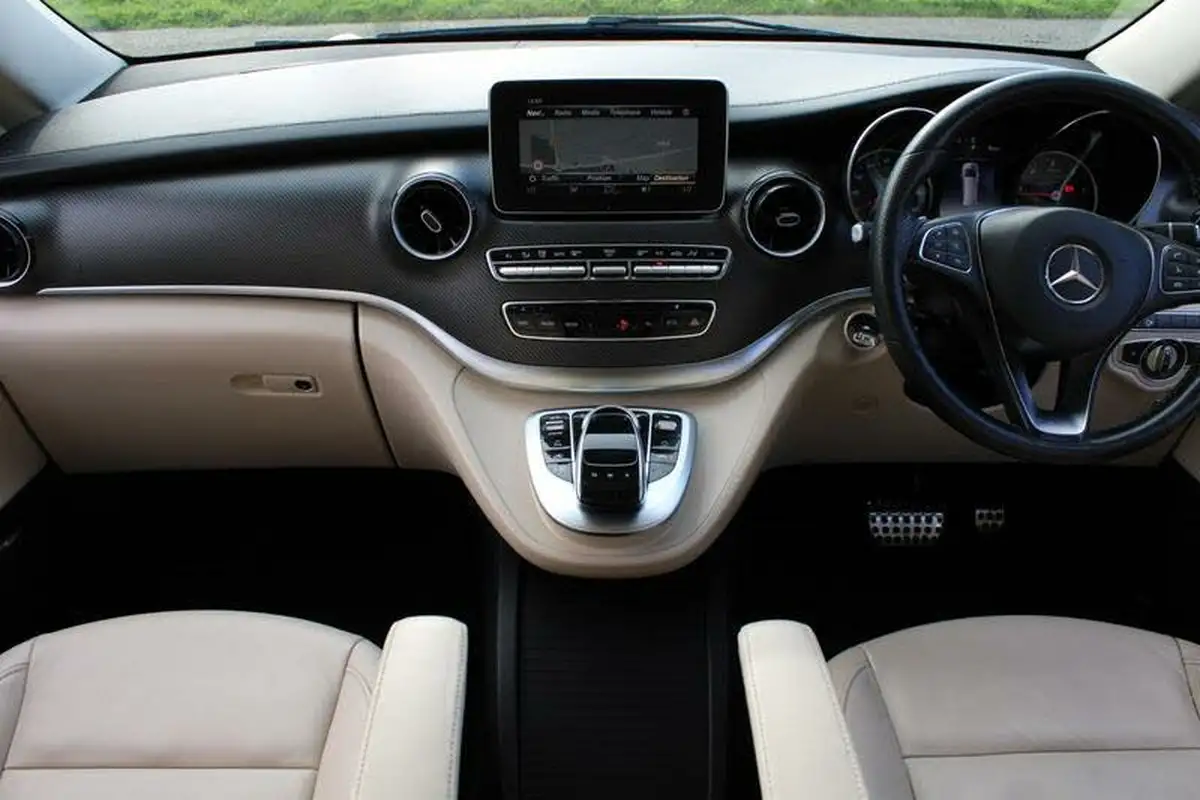2019-mercedes-benz-v-class-20d-v220d-amg-line-extra-long-big-31