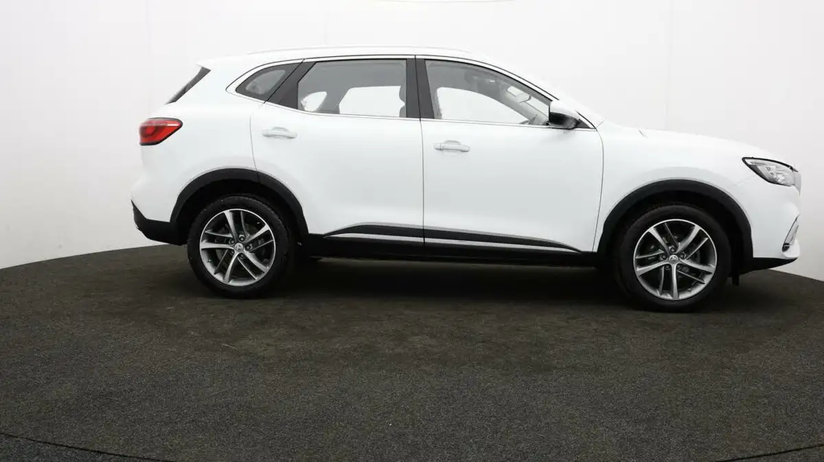 2022-mg-hs-15t-gdi-excite-162ps-dct-big-38