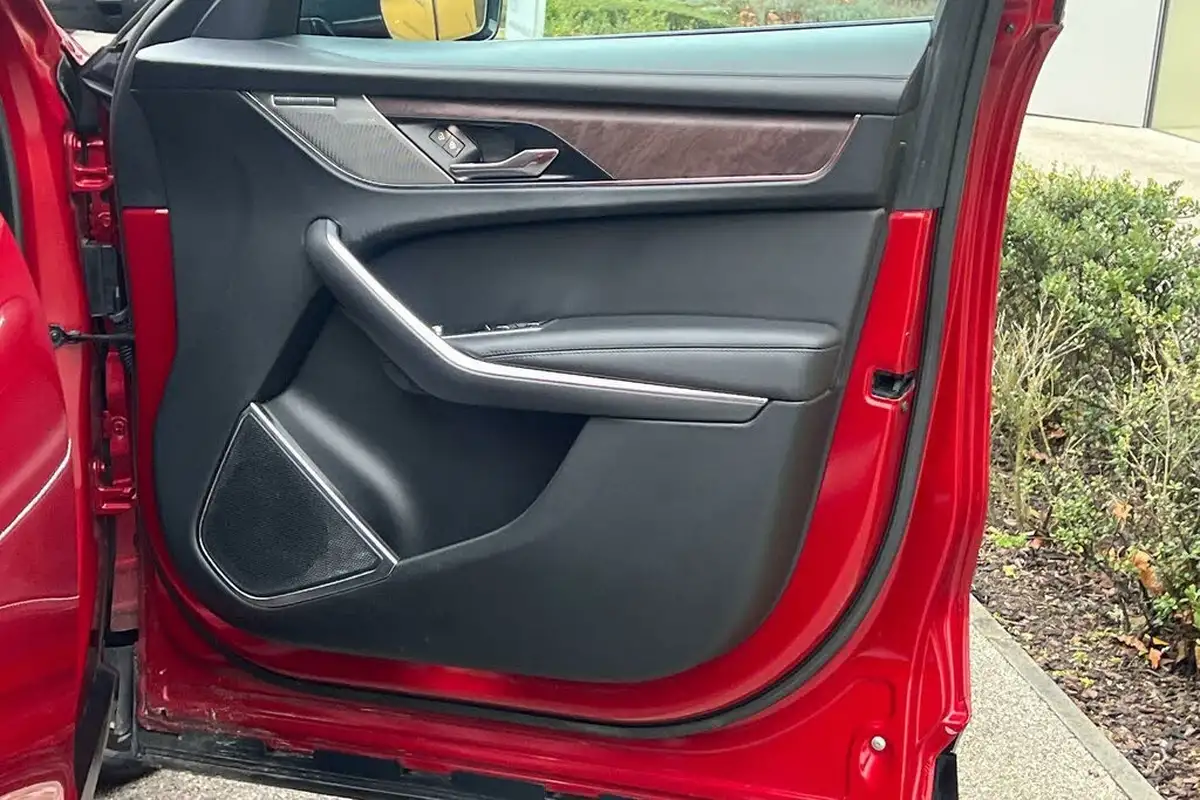 2021-jaguar-f-pace-20-d200-hse-mhev-big-56